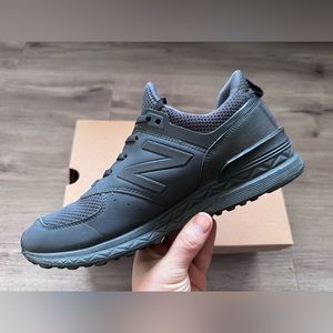 SOLD - New Balance 574 men size 9